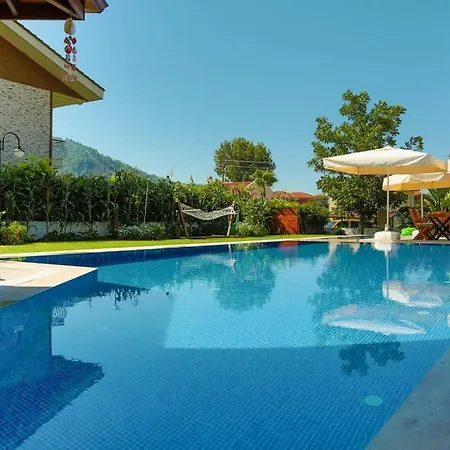 Sandal Hotel